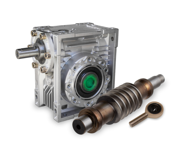 Более 200 наименований запчастей